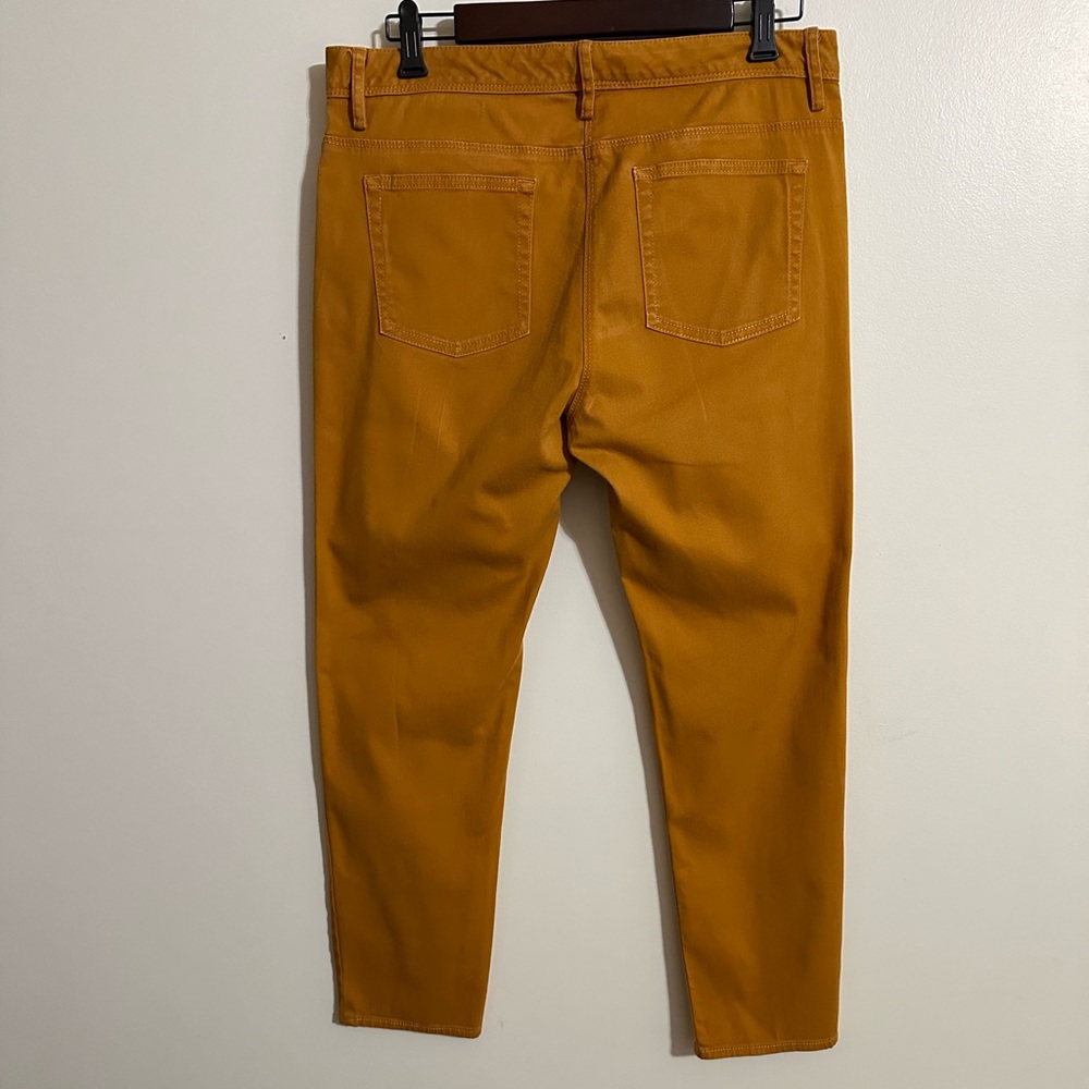 Chaus Gold Mid-Rise Cropped Cotton Jeans, Size 10 - Picture 3 of 6